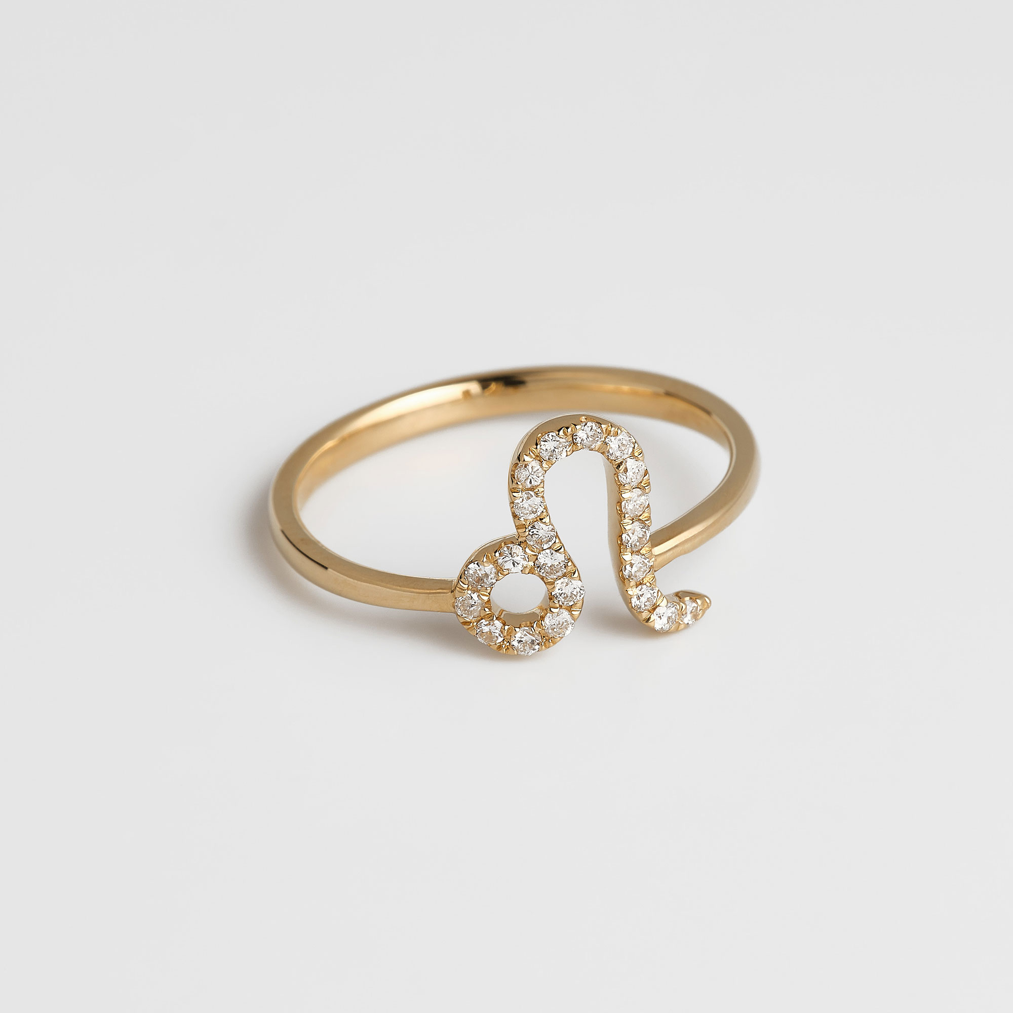 anillo en oro con signo zodiacal