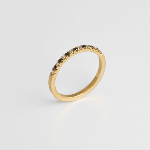 Cintillo diamantes negros y blancos